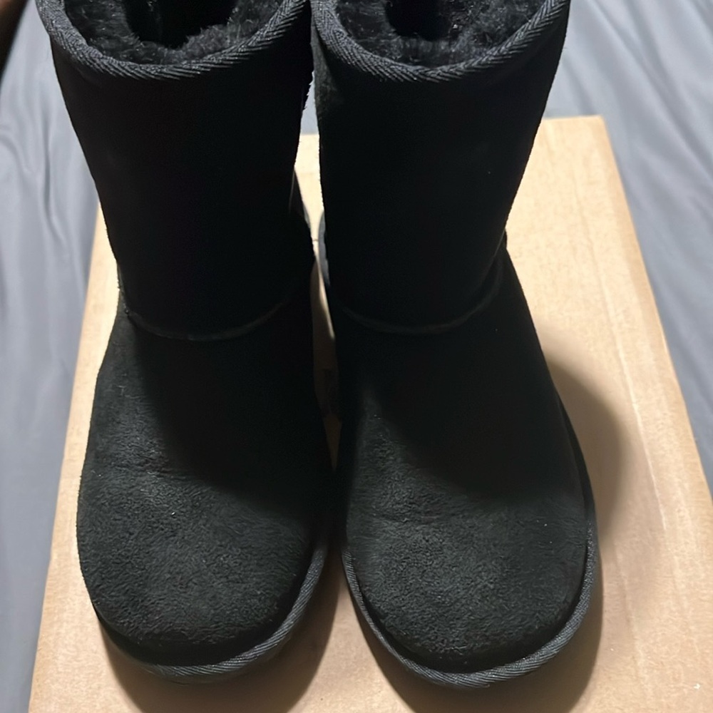 Girl’s size 2 black Ugg boots